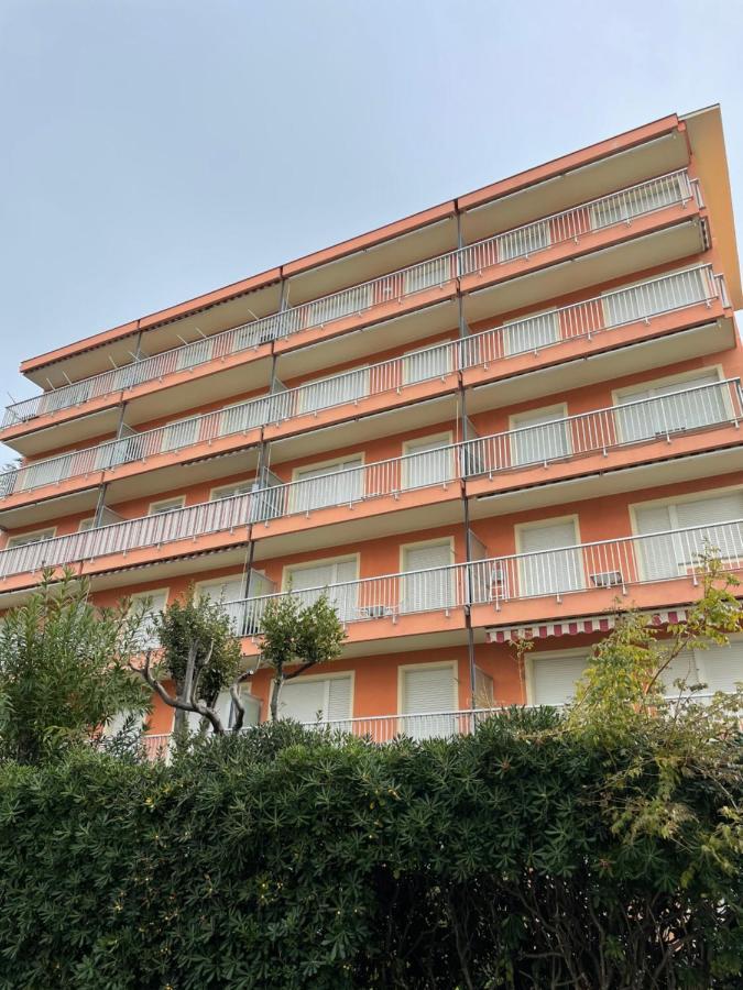 Residence Laura บอร์ดิเกรา ภายนอก รูปภาพ