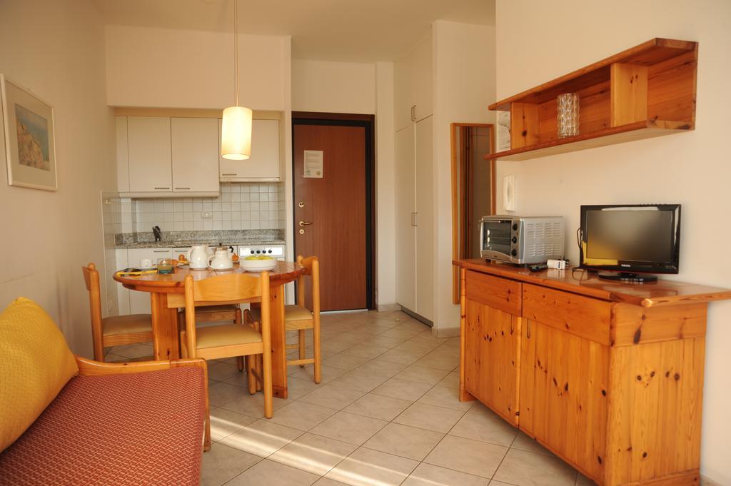 Residence Laura บอร์ดิเกรา ภายนอก รูปภาพ